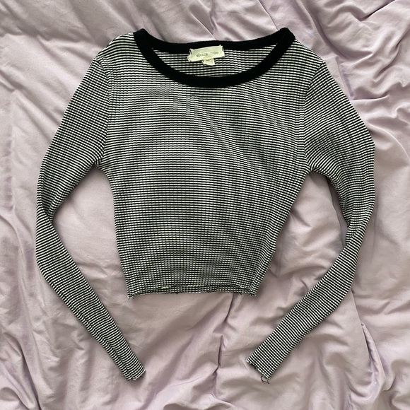 URBAN OUTFITTERS: Cropped Long-Sleeve Top - Picture 1 of 2